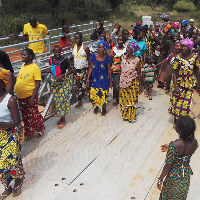 Construction of10 steel bridges in Guinea